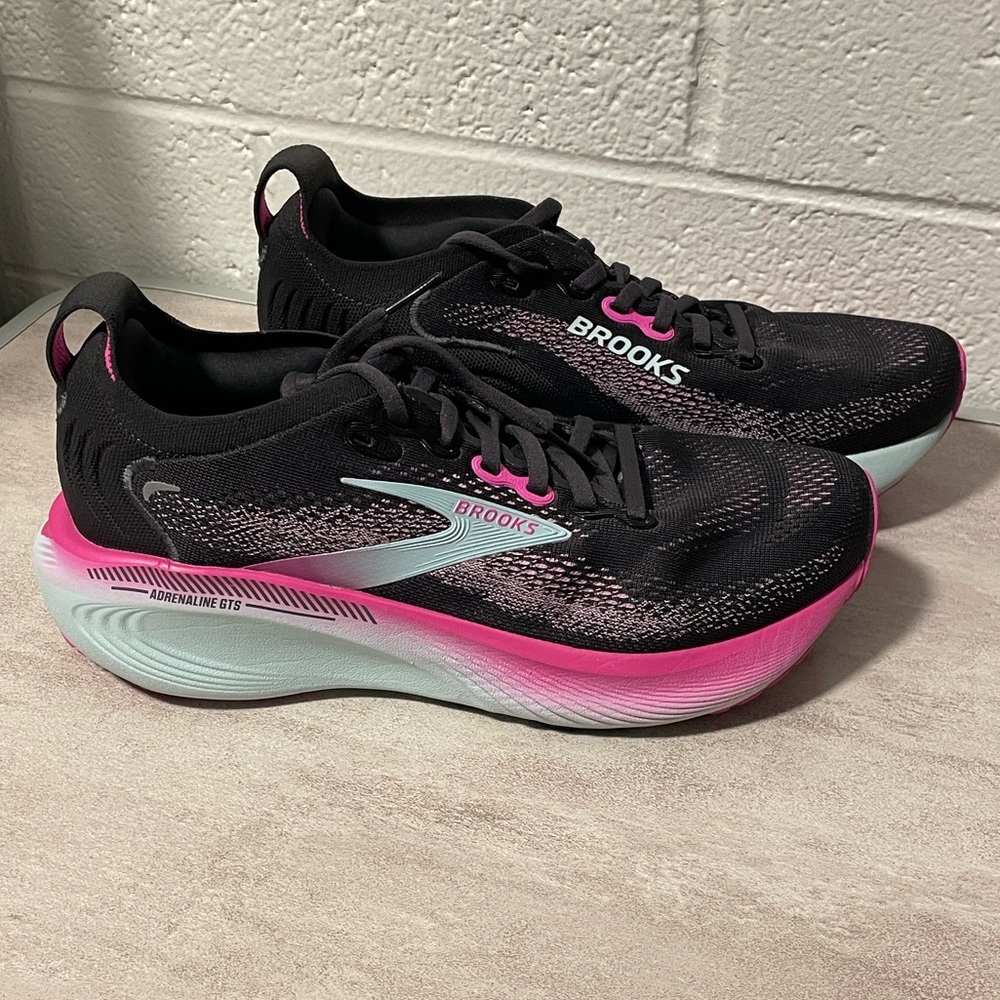 Brooks Women's Adrenaline 25 Stability Shoes - size 8.5